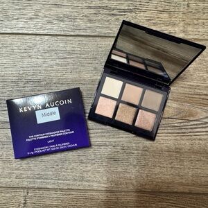 Kevyn Aucoin Contour Eyeshadow Palette in Light